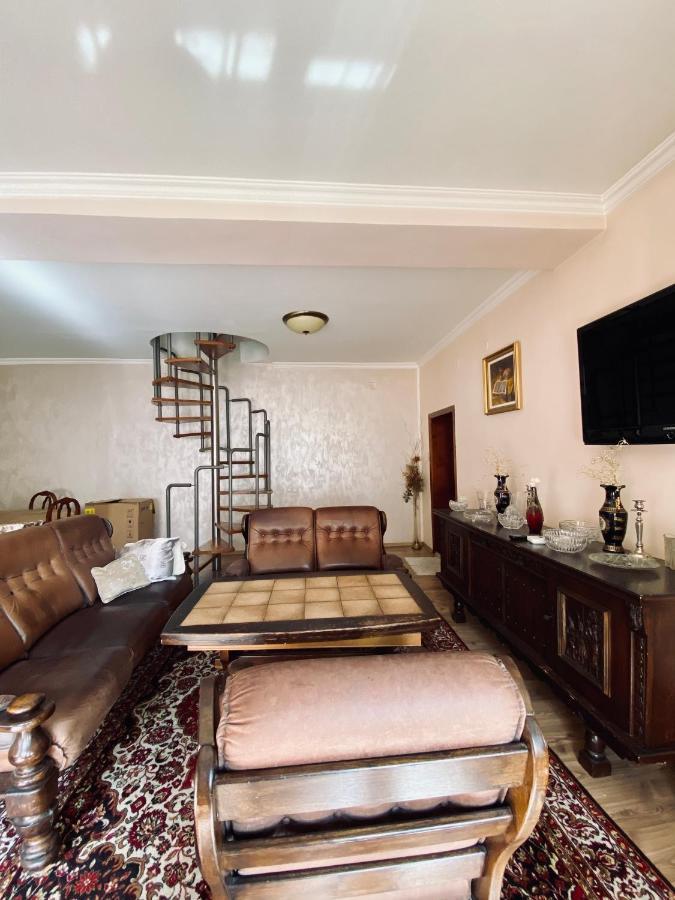 Central House Орадя Экстерьер фото